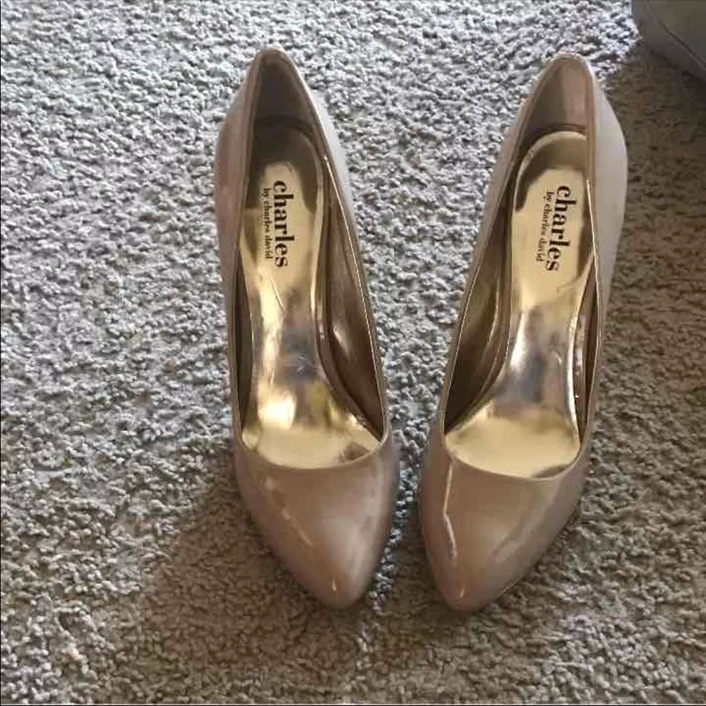 Nude pumps NWOT